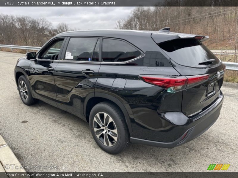 Midnight Black Metallic / Graphite 2023 Toyota Highlander XLE