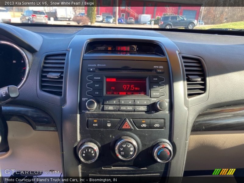 Snow White Pearl / Beige 2013 Kia Sorento LX V6