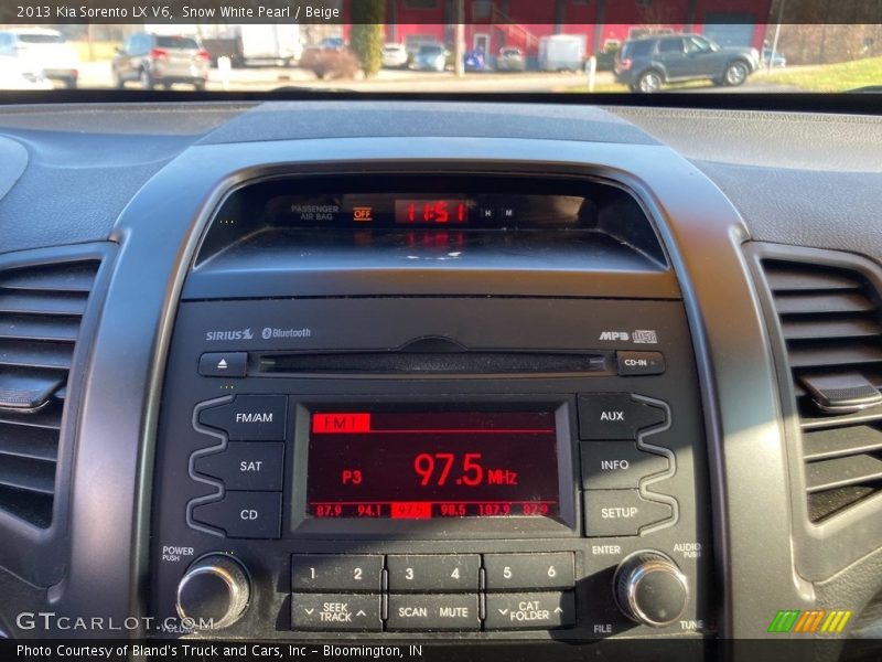 Snow White Pearl / Beige 2013 Kia Sorento LX V6
