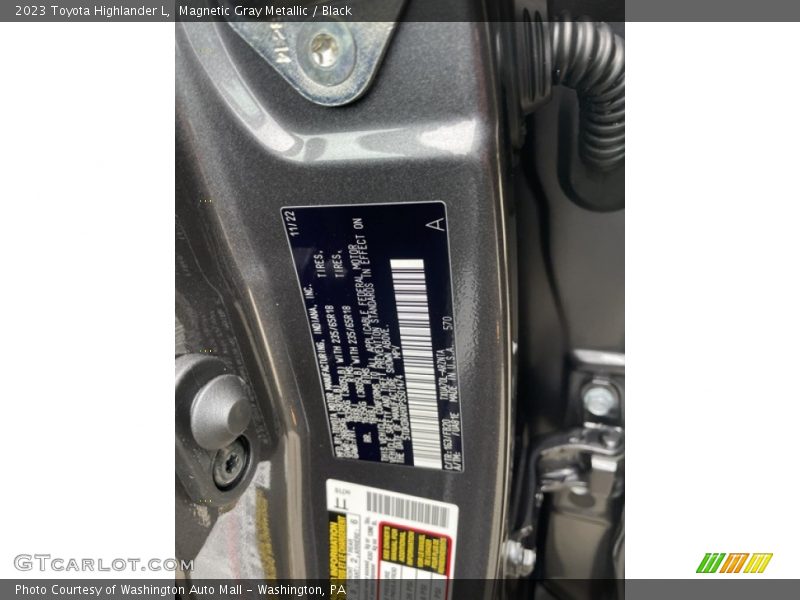 Magnetic Gray Metallic / Black 2023 Toyota Highlander L