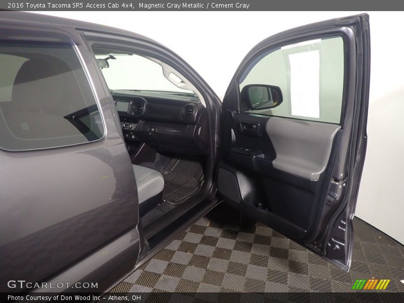 Magnetic Gray Metallic / Cement Gray 2016 Toyota Tacoma SR5 Access Cab 4x4