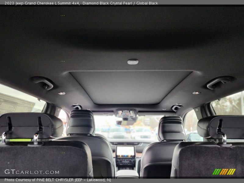 Diamond Black Crystal Pearl / Global Black 2023 Jeep Grand Cherokee L Summit 4x4