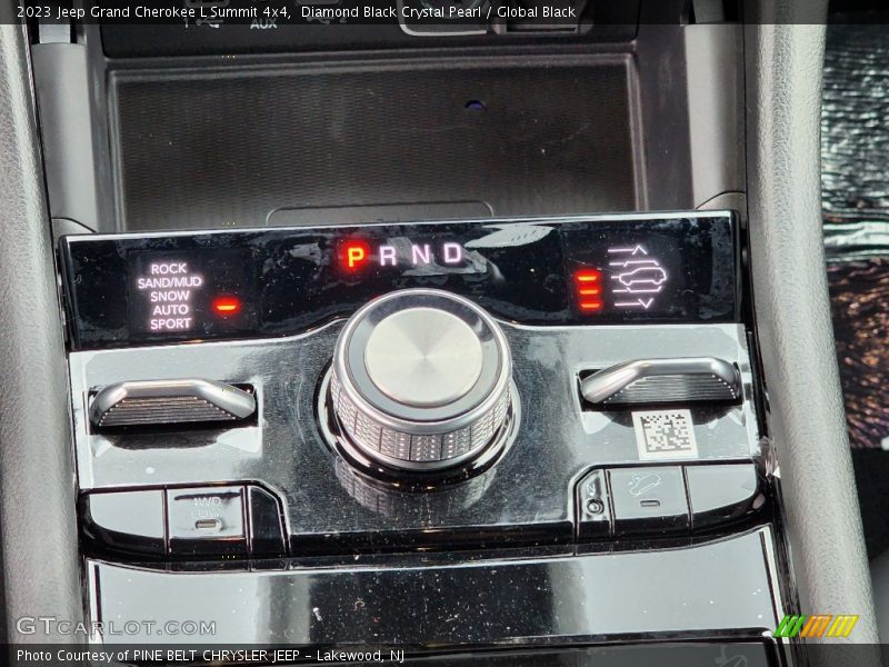  2023 Grand Cherokee L Summit 4x4 8 Speed Automatic Shifter
