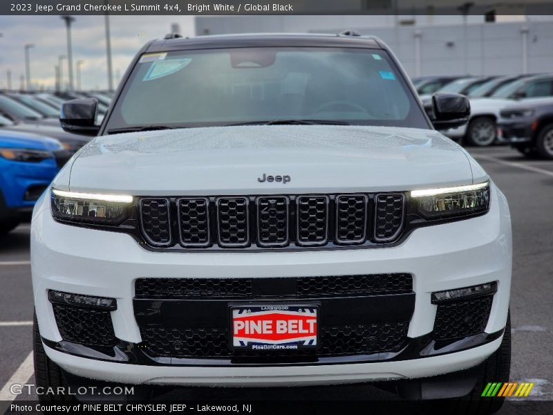Bright White / Global Black 2023 Jeep Grand Cherokee L Summit 4x4