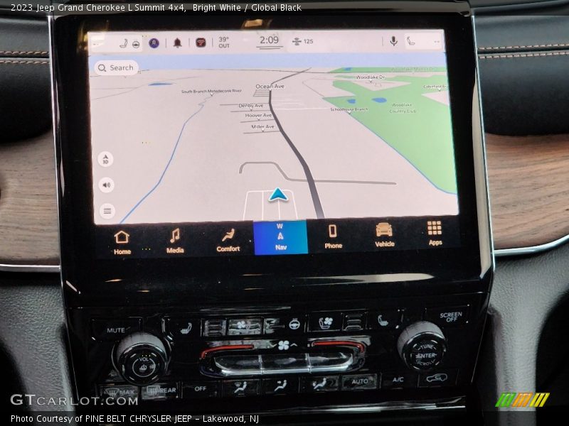 Navigation of 2023 Grand Cherokee L Summit 4x4