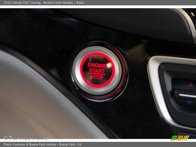 Modern Steel Metallic / Black 2020 Honda Pilot Touring