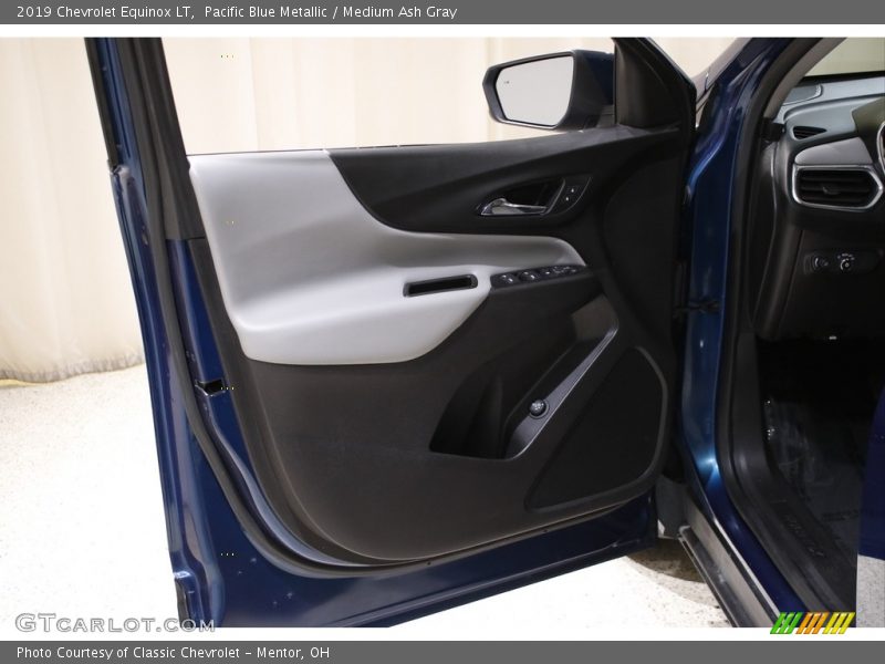 Pacific Blue Metallic / Medium Ash Gray 2019 Chevrolet Equinox LT