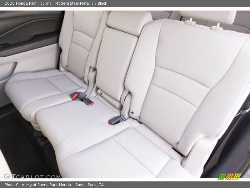 Modern Steel Metallic / Black 2020 Honda Pilot Touring