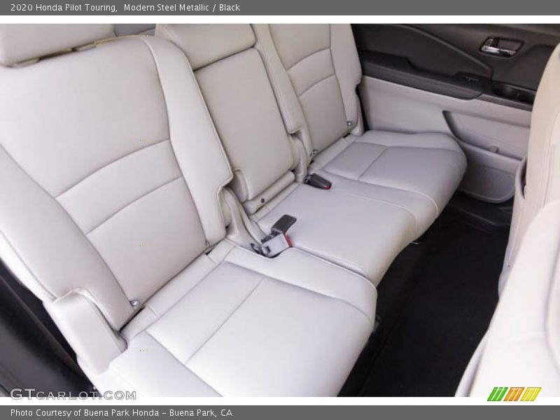 Modern Steel Metallic / Black 2020 Honda Pilot Touring