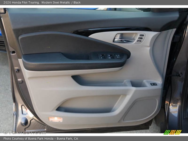 Modern Steel Metallic / Black 2020 Honda Pilot Touring