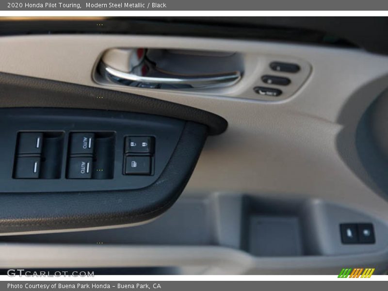 Modern Steel Metallic / Black 2020 Honda Pilot Touring