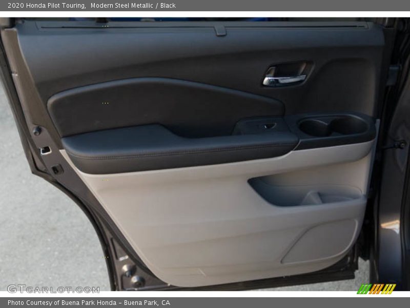 Modern Steel Metallic / Black 2020 Honda Pilot Touring