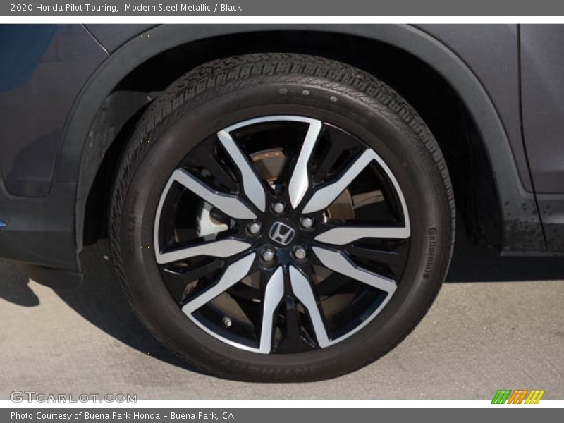 Modern Steel Metallic / Black 2020 Honda Pilot Touring