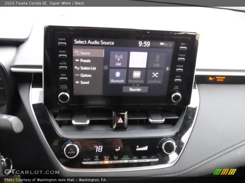 Super White / Black 2020 Toyota Corolla SE