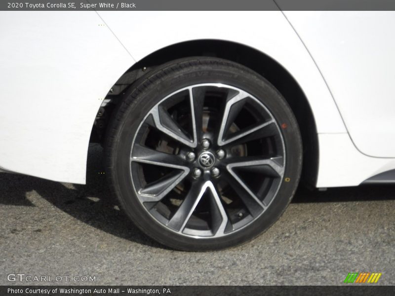 Super White / Black 2020 Toyota Corolla SE
