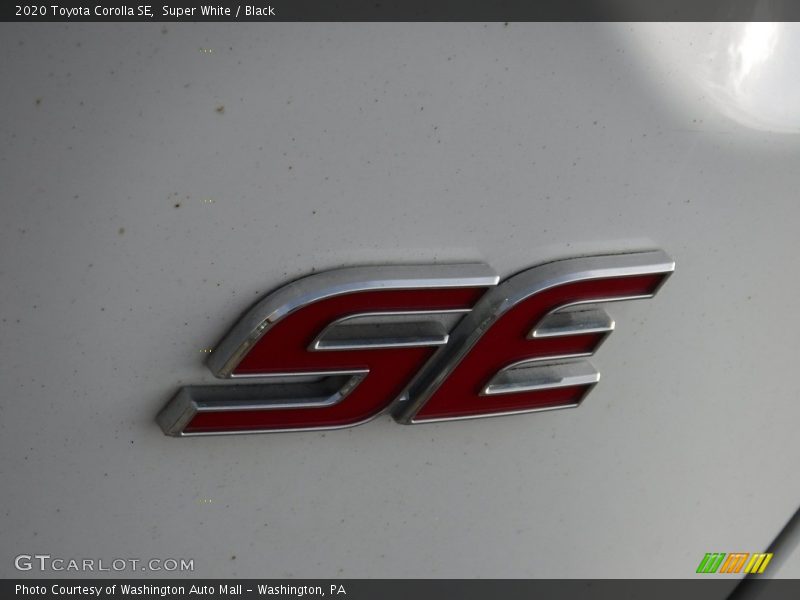 Super White / Black 2020 Toyota Corolla SE