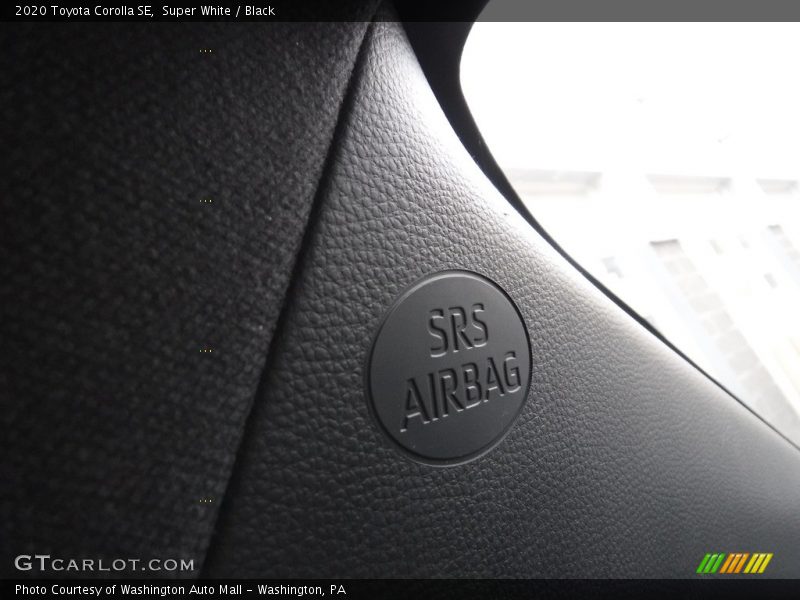 Super White / Black 2020 Toyota Corolla SE