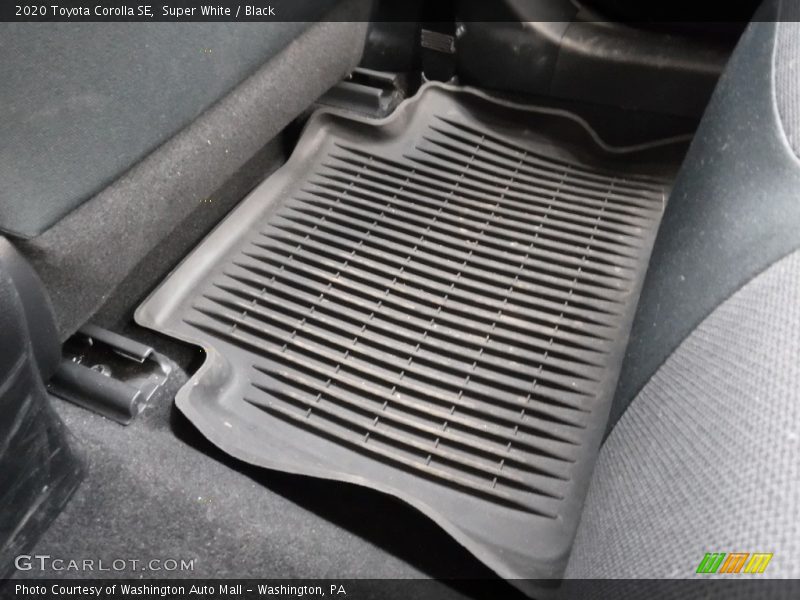 Super White / Black 2020 Toyota Corolla SE