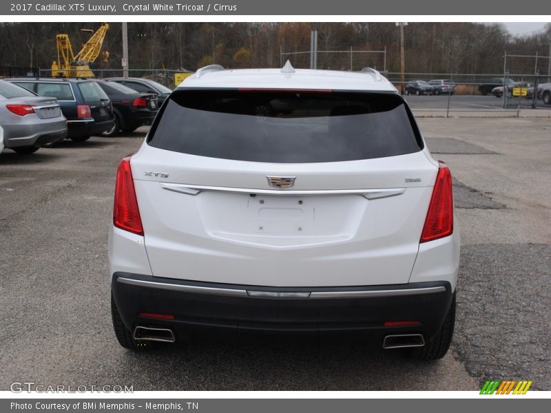 Crystal White Tricoat / Cirrus 2017 Cadillac XT5 Luxury