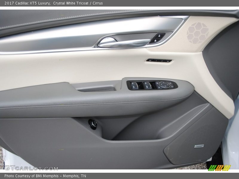 Crystal White Tricoat / Cirrus 2017 Cadillac XT5 Luxury