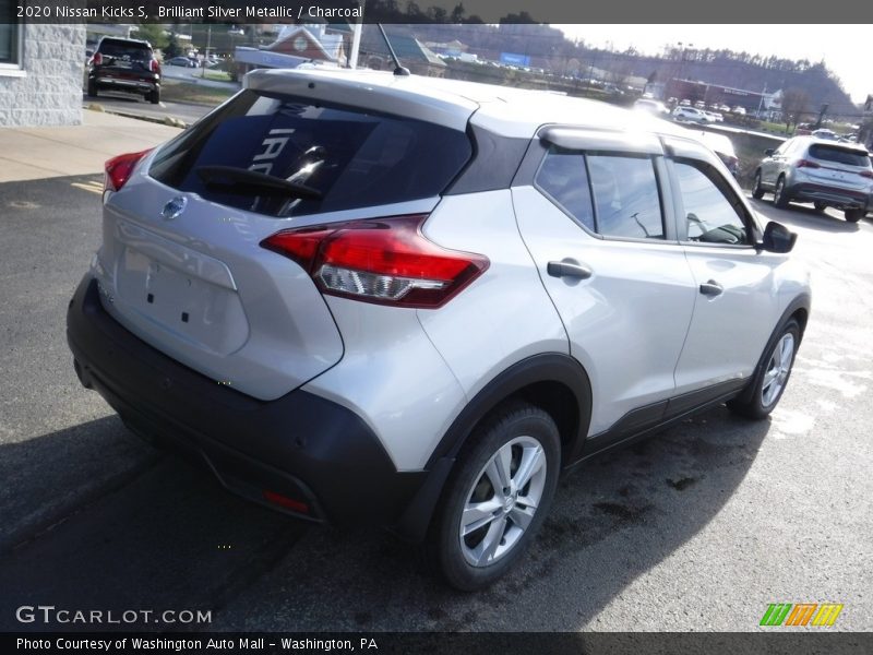 Brilliant Silver Metallic / Charcoal 2020 Nissan Kicks S