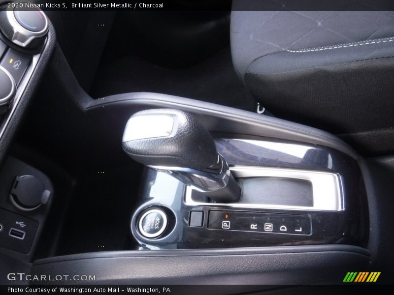 Brilliant Silver Metallic / Charcoal 2020 Nissan Kicks S