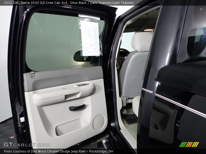 Onyx Black / Dark Titanium/Light Titanium 2011 GMC Sierra 1500 SLE Crew Cab 4x4