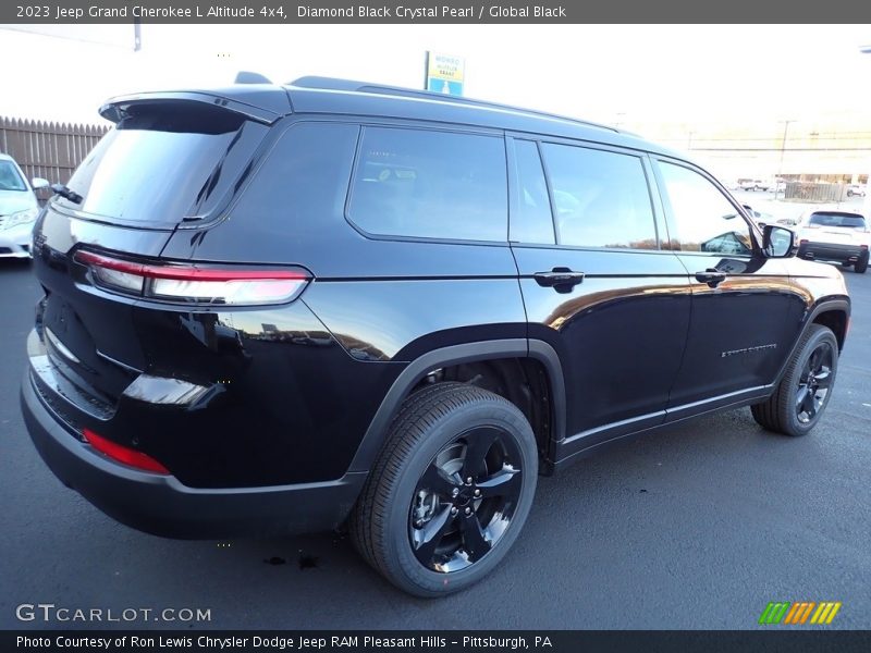 Diamond Black Crystal Pearl / Global Black 2023 Jeep Grand Cherokee L Altitude 4x4