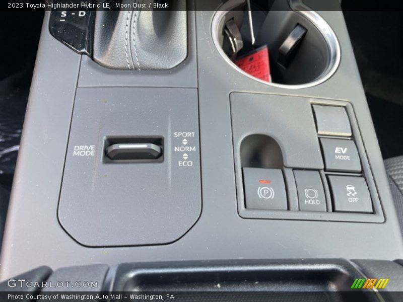 Moon Dust / Black 2023 Toyota Highlander Hybrid LE