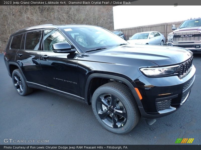 Front 3/4 View of 2023 Grand Cherokee L Altitude 4x4