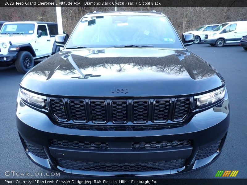 Diamond Black Crystal Pearl / Global Black 2023 Jeep Grand Cherokee L Altitude 4x4