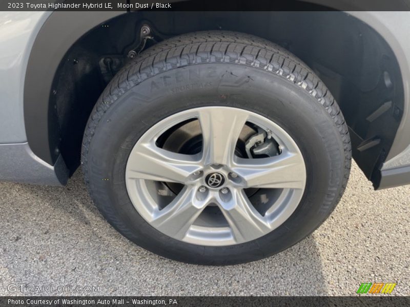 Moon Dust / Black 2023 Toyota Highlander Hybrid LE