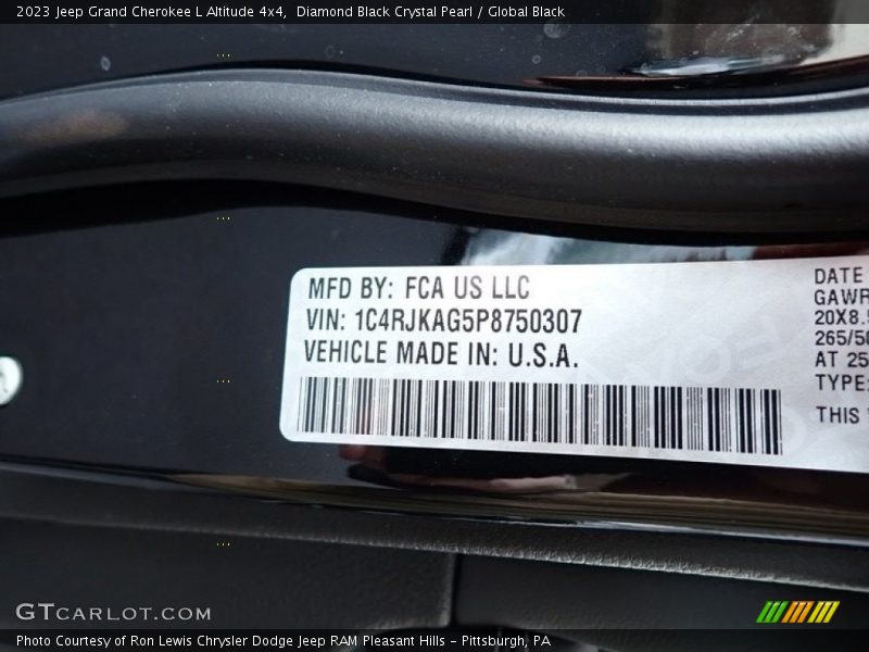 Diamond Black Crystal Pearl / Global Black 2023 Jeep Grand Cherokee L Altitude 4x4