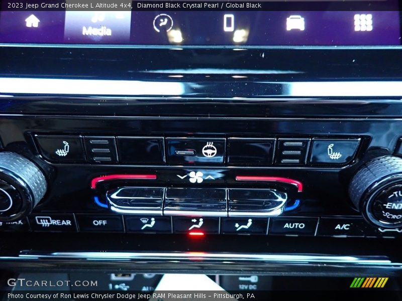 Diamond Black Crystal Pearl / Global Black 2023 Jeep Grand Cherokee L Altitude 4x4