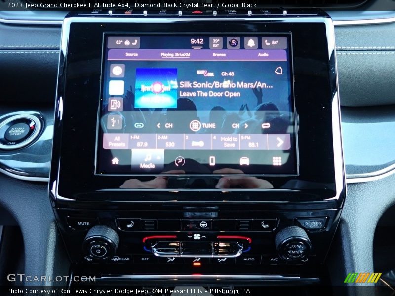 Diamond Black Crystal Pearl / Global Black 2023 Jeep Grand Cherokee L Altitude 4x4