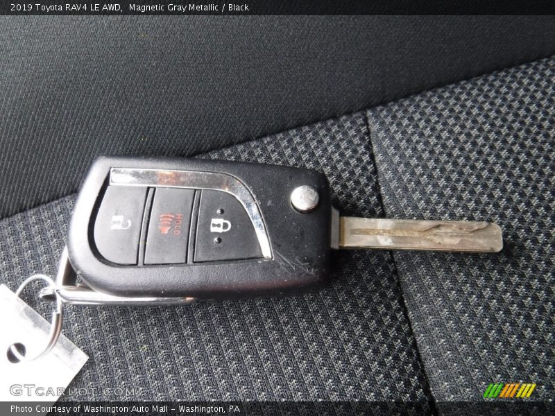 Magnetic Gray Metallic / Black 2019 Toyota RAV4 LE AWD