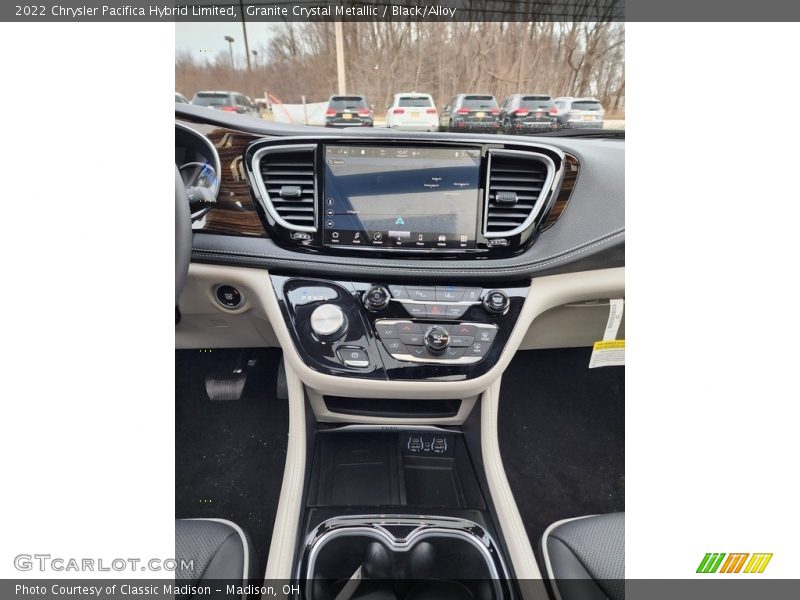 Controls of 2022 Pacifica Hybrid Limited