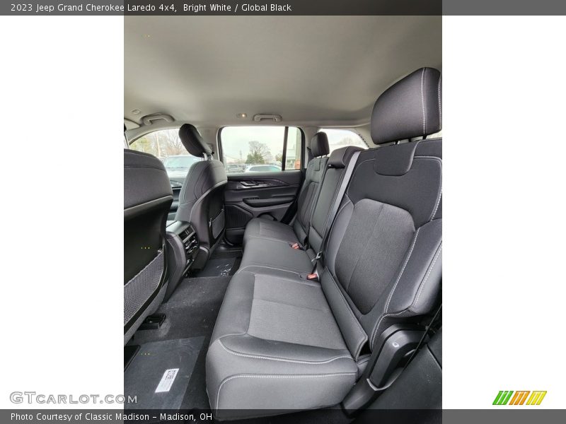 Bright White / Global Black 2023 Jeep Grand Cherokee Laredo 4x4
