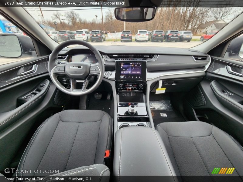 Bright White / Global Black 2023 Jeep Grand Cherokee Laredo 4x4