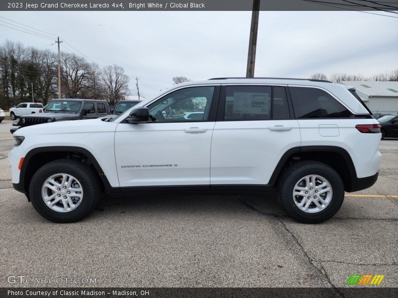 Bright White / Global Black 2023 Jeep Grand Cherokee Laredo 4x4