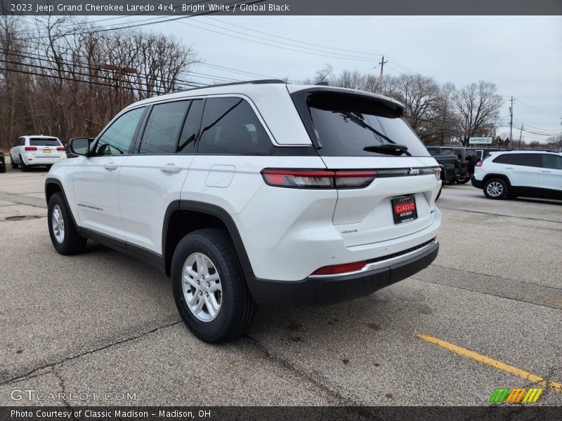 Bright White / Global Black 2023 Jeep Grand Cherokee Laredo 4x4