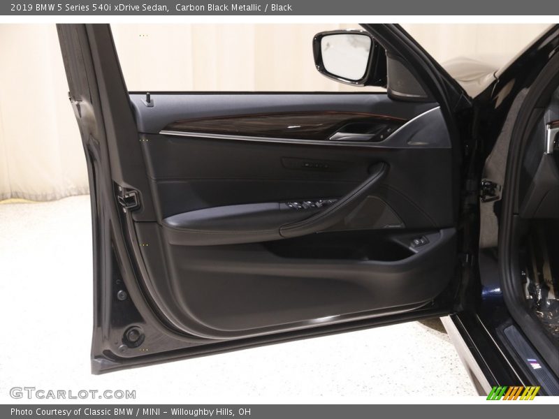 Carbon Black Metallic / Black 2019 BMW 5 Series 540i xDrive Sedan