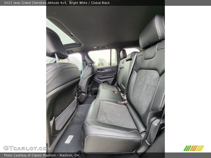 Bright White / Global Black 2023 Jeep Grand Cherokee Altitude 4x4