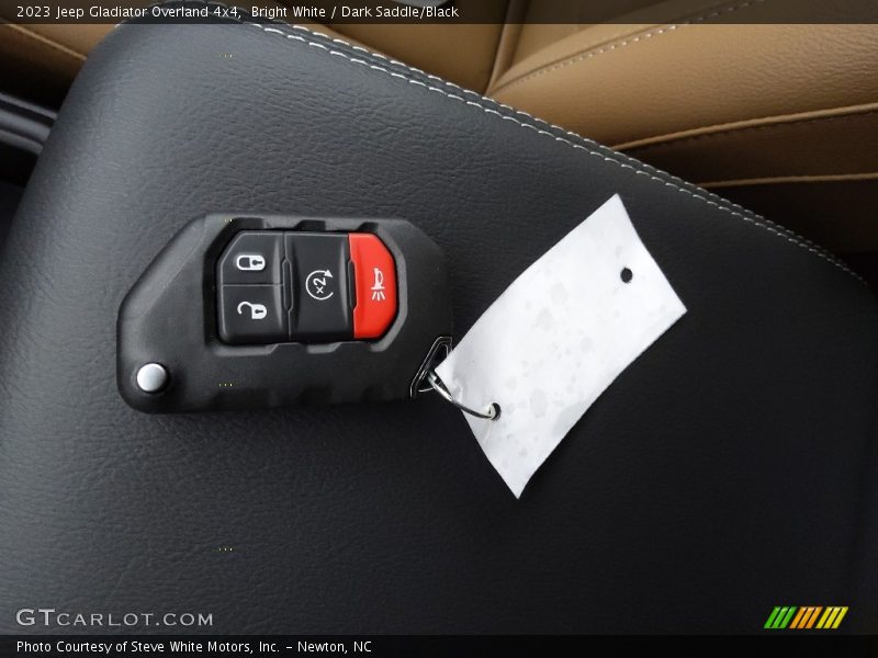 Bright White / Dark Saddle/Black 2023 Jeep Gladiator Overland 4x4