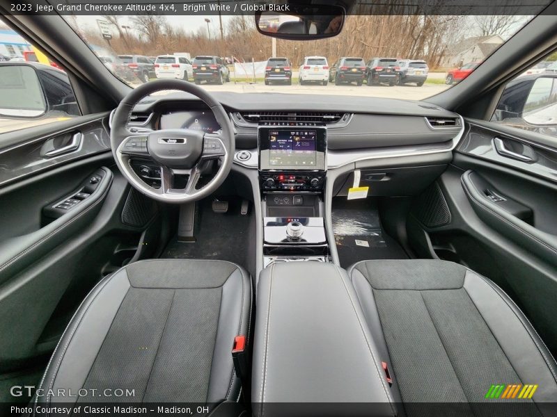 Bright White / Global Black 2023 Jeep Grand Cherokee Altitude 4x4