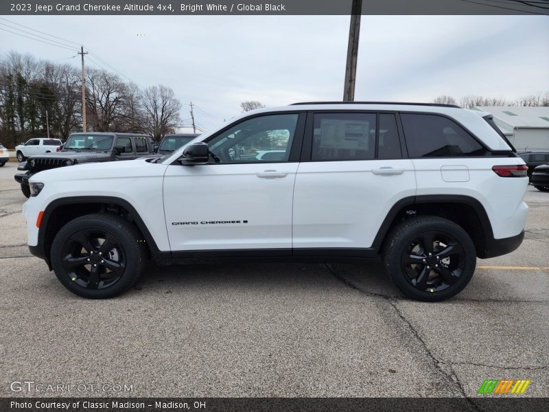 Bright White / Global Black 2023 Jeep Grand Cherokee Altitude 4x4