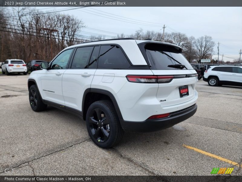 Bright White / Global Black 2023 Jeep Grand Cherokee Altitude 4x4