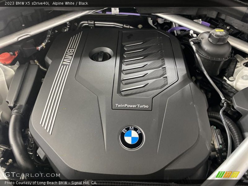 Alpine White / Black 2023 BMW X5 sDrive40i