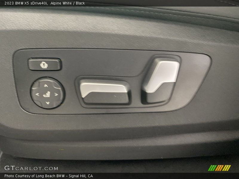 Alpine White / Black 2023 BMW X5 sDrive40i