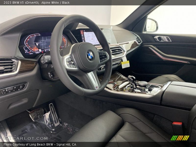 Alpine White / Black 2023 BMW X5 sDrive40i